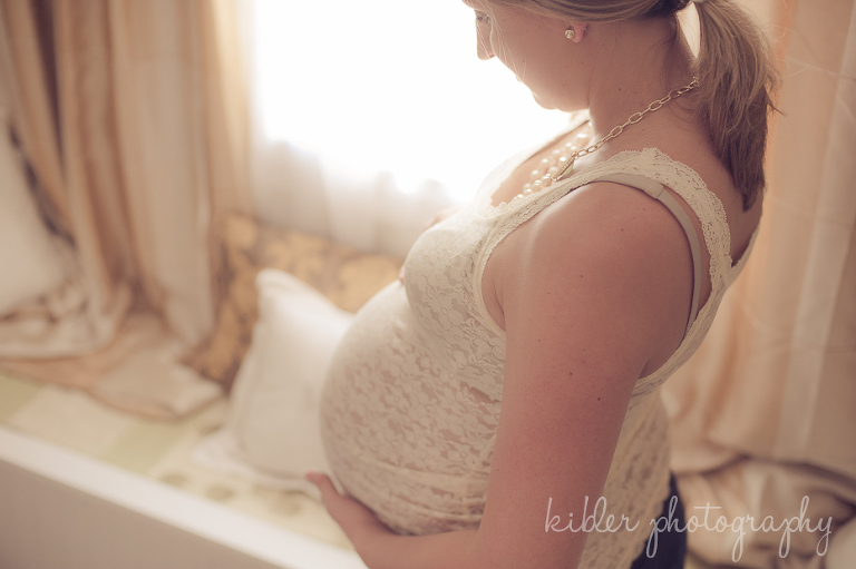 va maternity belly photo
