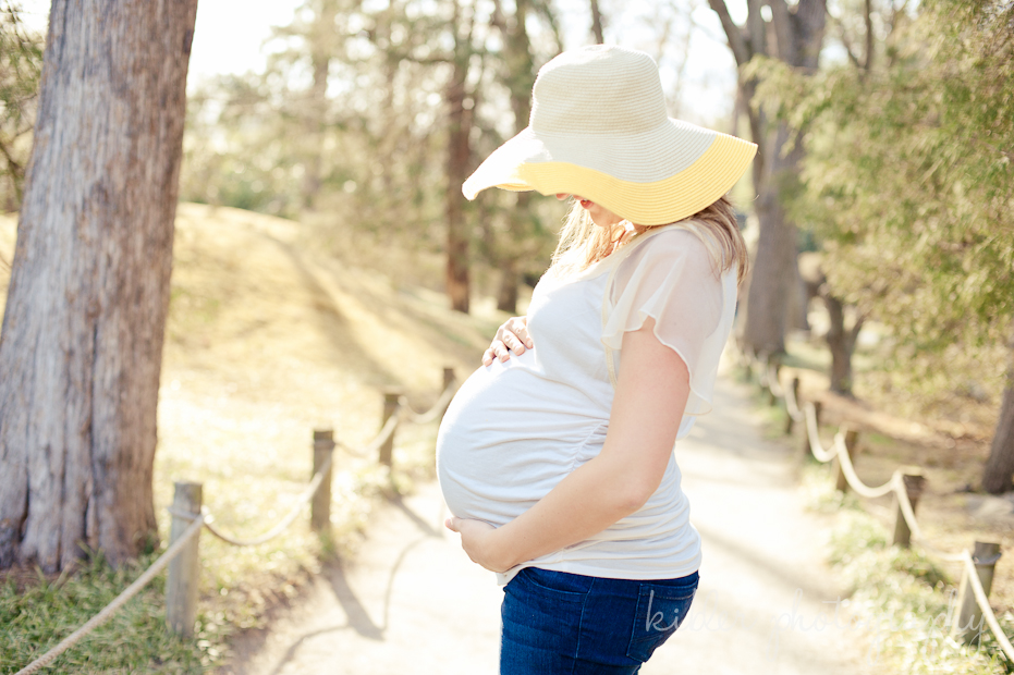 maternity with large hat photo