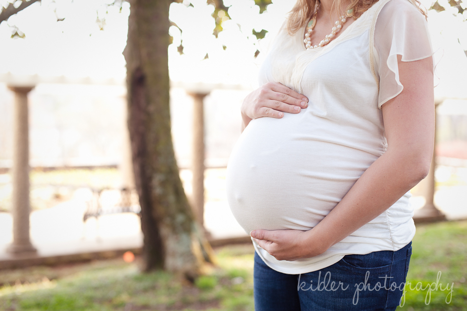 outside baby belly photo