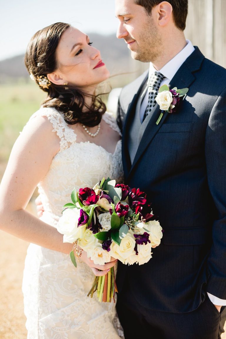 wedding photos at Early Mountain Vineyards Wedding